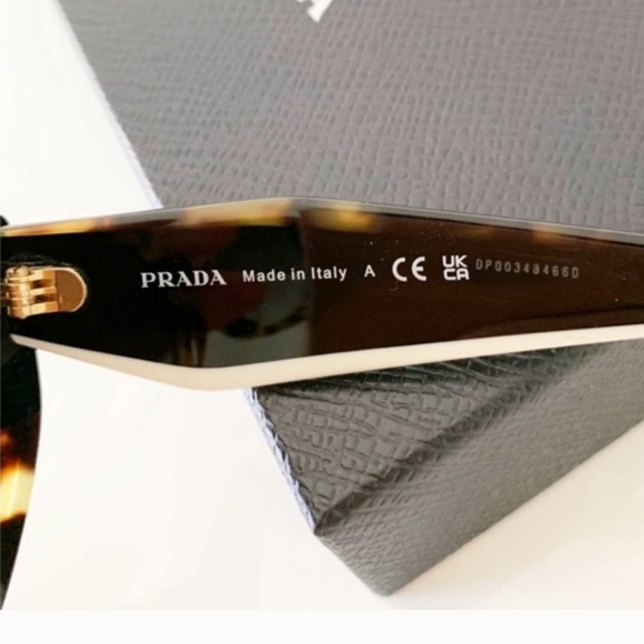 Prada Sunglasses New in Case - Picture 4 of 4